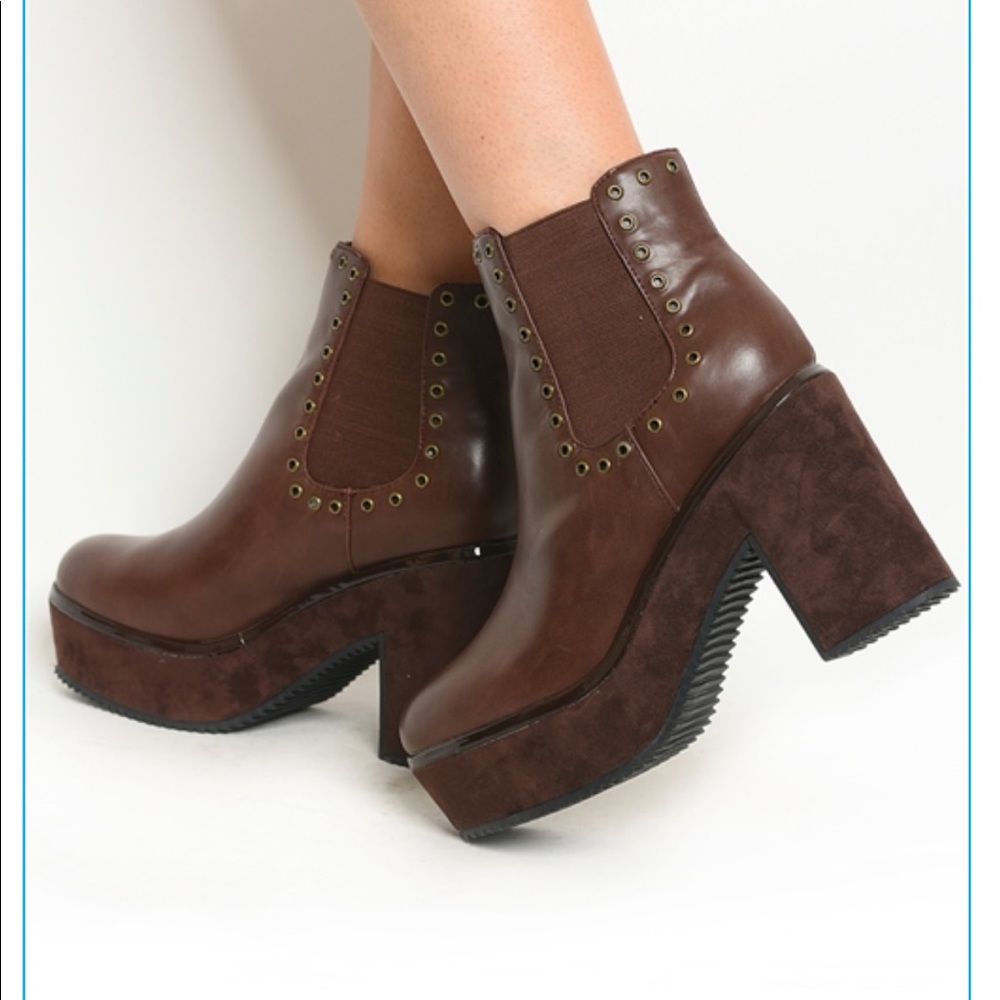 Beston Brown Elastic Sides Boots 👢